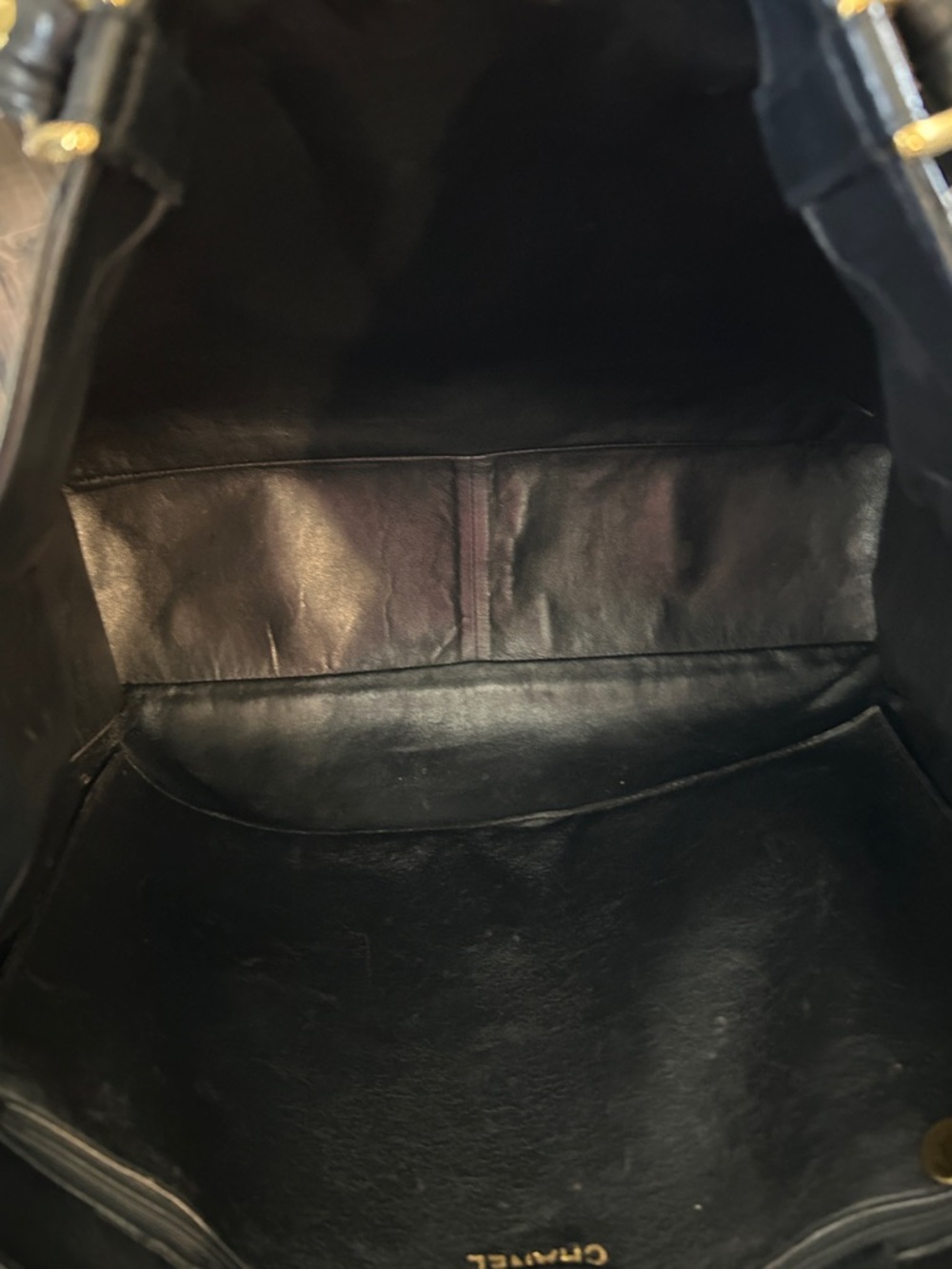 434. CHANEL Black CC Leather Shoulder Tote - Picture 5 of 6